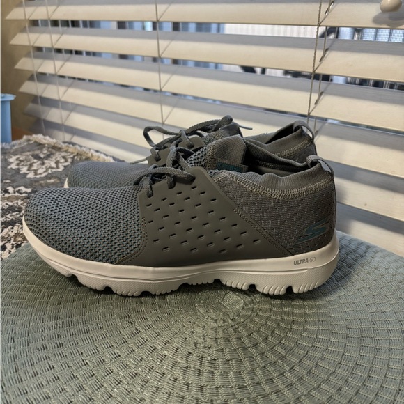 Skechers Womenโs Running Shoes ๐ - Picture 2 of 8